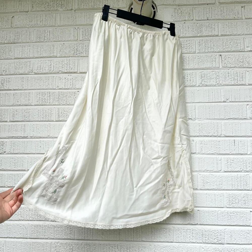 Vintage 90s Roaman’s Ivory Floral Lace Slip Skirt